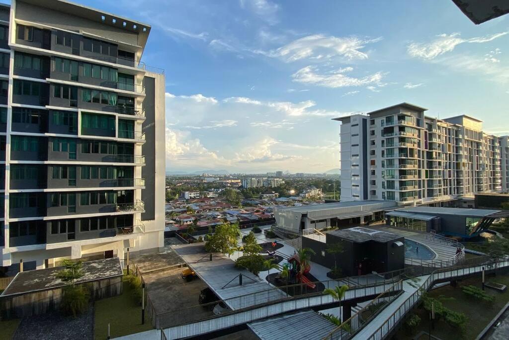 8Pax Cozy Home Stay Jazz Suites 1 Vivacity Kuching Sarawak 3Br Ngoại thất bức ảnh