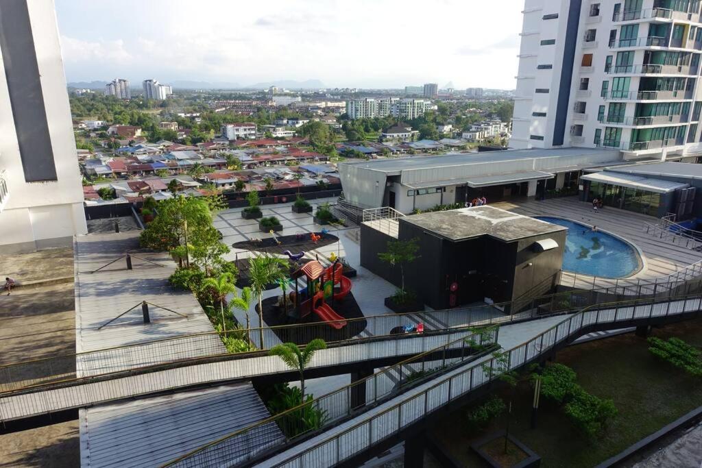 8Pax Cozy Home Stay Jazz Suites 1 Vivacity Kuching Sarawak 3Br Ngoại thất bức ảnh