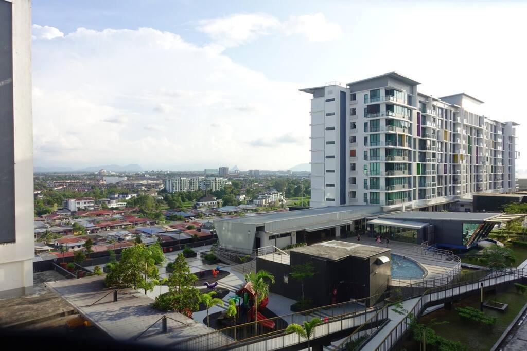 8Pax Cozy Home Stay Jazz Suites 1 Vivacity Kuching Sarawak 3Br Ngoại thất bức ảnh